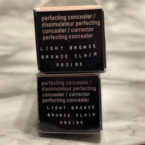 MARY Kay Perfecting Concealer in Light Bronze - Picture 2 of 2